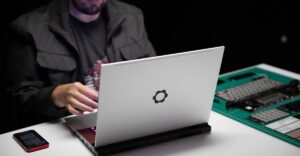 “我们对 Framework Laptop 16 的开发还远未完成，”Framework 首席执行官说