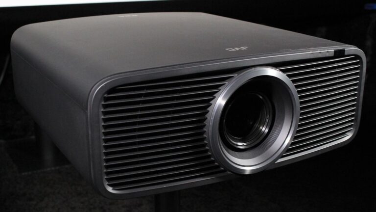 JVC DLA-NZ700 评测：不分价格的优质性能