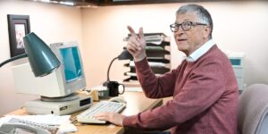 比尔·盖茨 （Bill Gates） 在 1976 年这个词出现之前就进入了“创始人模式”