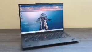 我为 2025 年混合工作者推荐的 ThinkPad 并不是最新型号 - 而且它有 50% 的折扣