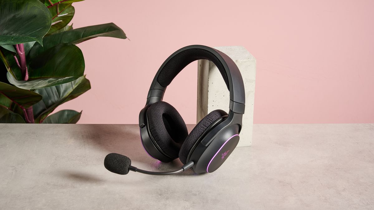 我并不总是喜欢 Razer 的游戏耳机，但 Barracuda X Chroma 终于物有所值