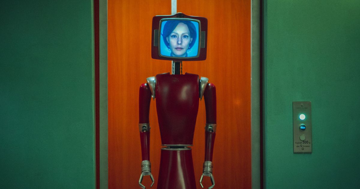 在令人毛骨悚然的 Netflix 节目中解释 Cassandra 机器人的真正起源