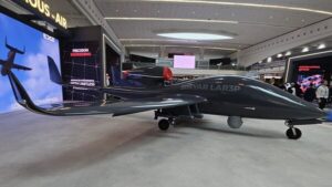 IDEX 2025：Flaris 展示更新的 Sinyar LAR3P 无人机