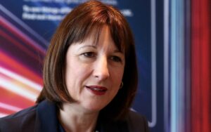 英伟达第四季度财报：对 AI 需求、关税影响的预期