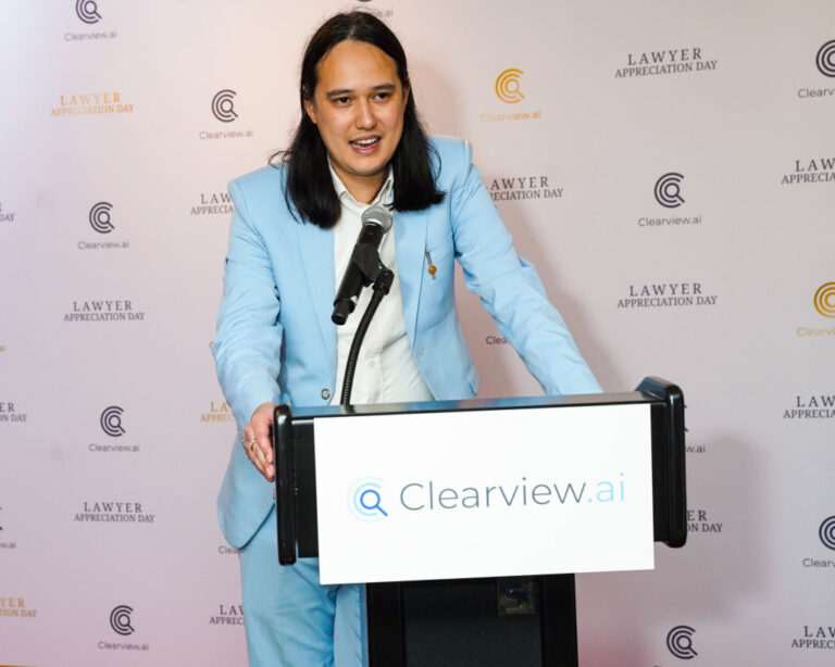 备受争议的面部识别初创公司 Clearview AI 的首席执行官已辞职