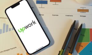 Upwork：对 AI 人才的需求推动了 2024 年创纪录的收入