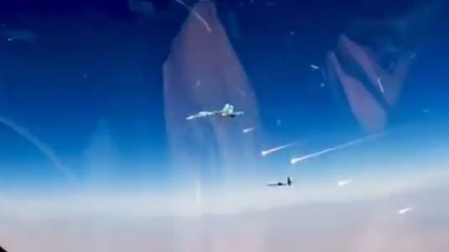 俄罗斯 Su-34 在罕见的未注明日期的视频中袭击美国 MQ-9 收割者