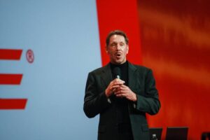 Larry Ellison 希望将美国的所有数据（包括人的 DNA）放在一个大型 Oracle 系统中，供 AI 进行研究