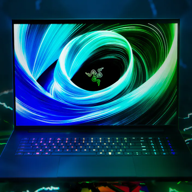 Razer 推出配备双模显示屏和 RTX 18 的 Blade 2025 （5090）
