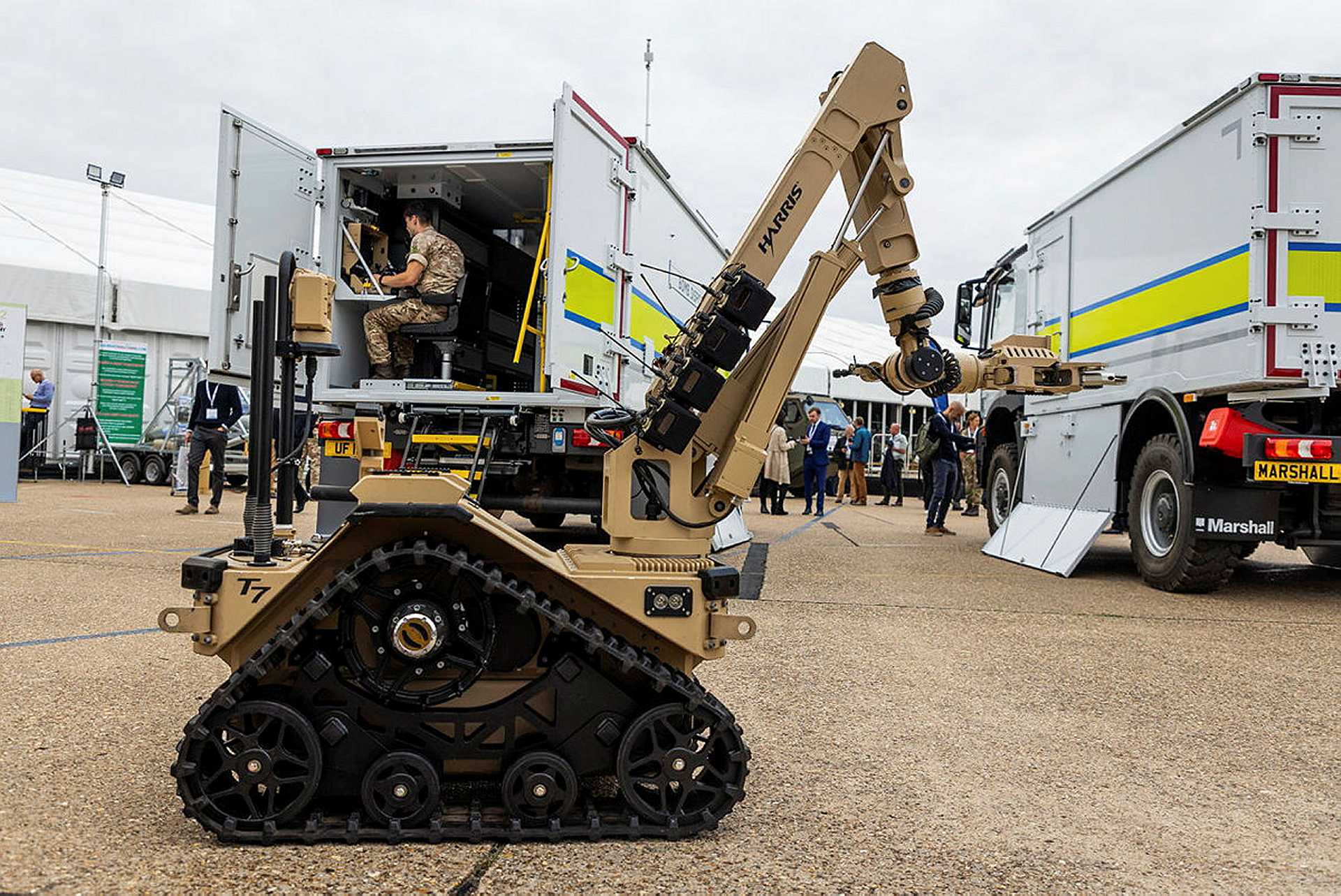 英国陆军部署 L3Harris T7 机器人 彻底改变爆炸物处理行动