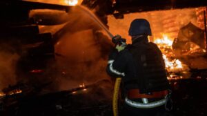 基辅 Solomianskyi 区因无人机残骸起火