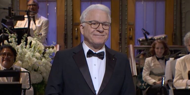 史蒂夫·马丁在“SNL 50”揭幕战中表现完美