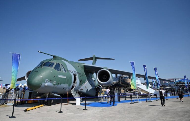 捷克共和国为其空军选择巴西航空工业公司 C-390 货机