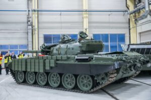 快讯：英国宣布向乌克兰提供新的军事援助，包括 T-72 坦克