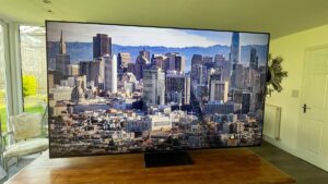这款屡获殊荣的 85 英寸 TCL 迷你 LED 电视现在非常便宜