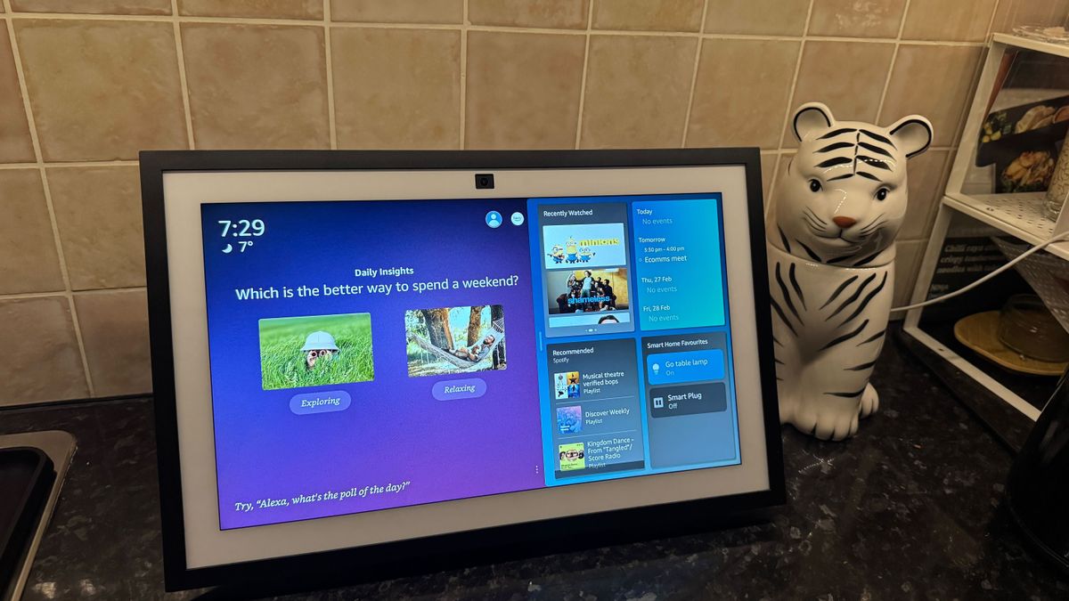 Echo Show 15 （2024） 无法决定它是 Fire TV 还是智能家居中心，而且它在这两方面都无法表现出色