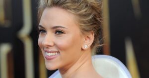 斯嘉丽·约翰逊 （Scarlett Johansson） 在谴责坎耶·韦斯特 （Kanye West） 的假视频后呼吁制定人工智能法律