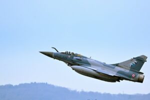 乌克兰从法国接收首架幻影 2000 战斗机
