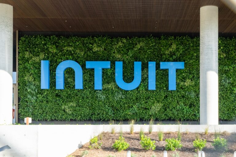 Intuit 表示，AI 将使小型企业的后台工作流程更加直观