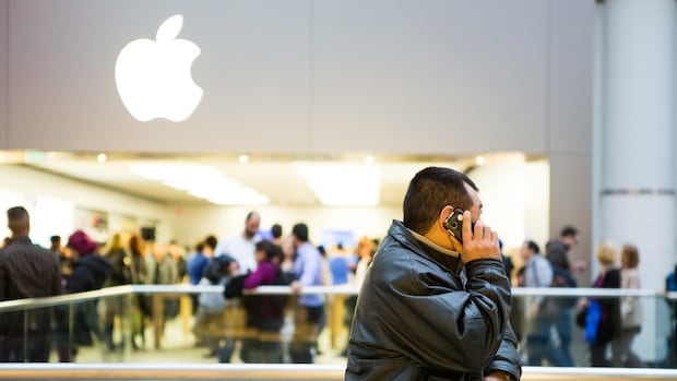 Apple 放弃了廉价的 iPhone SE，转而推出价格更高的 AI 新入门级机型