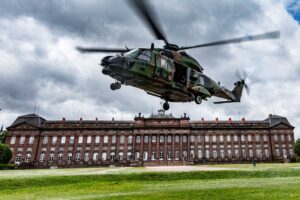 法国陆军收到最后一架 NH90 Caïman 战术运输直升机，以取代其 60 岁的 Puma