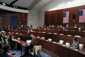 众议院民主党表示，DOGE 正在为政府系统留下公开暴露的入口点