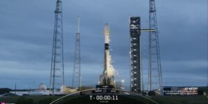 SpaceX 将猎鹰 9 号火箭降落在巴哈马海岸附近的一艘无人机船上