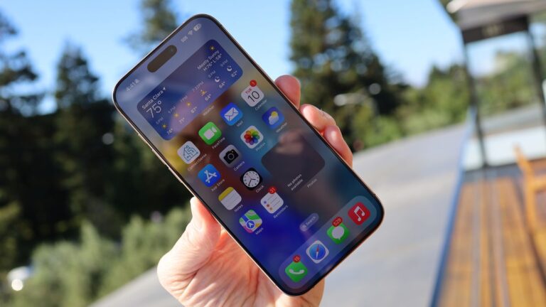 iPhone 17 可能会进行显示升级，这使得 iPhone 17 Pro 看起来值得怀疑