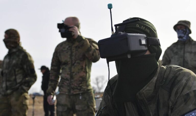 FPV 护目镜远程爆炸后，八名俄罗斯无人机操作员失明