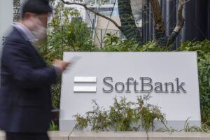 软银探索重债务融资 5000 亿美元 AI 推动