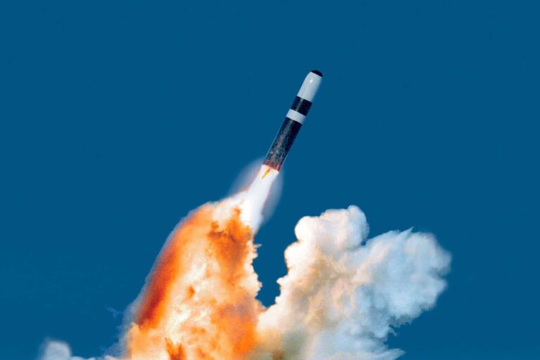 洛克希德·马丁公司使用 Trident II D5LE2 加强美英核威慑，直到 2084 年