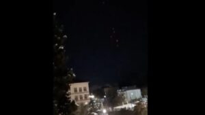 俄罗斯军队在夜间袭击中击落了 83 架乌克兰无人机，目标是图阿普谢地区