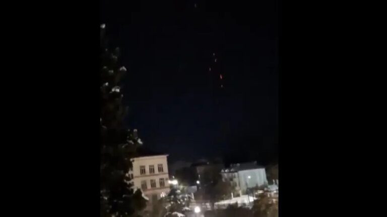 俄罗斯军队在夜间袭击中击落了 83 架乌克兰无人机，目标是图阿普谢地区