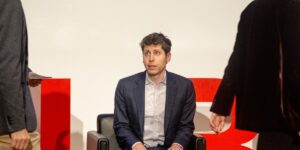 OpenAI 考虑为其非营利性董事会赋予新权力，以抵御埃隆马斯克的敌意收购