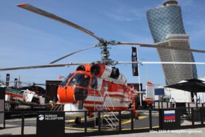 俄罗斯在 IDEX 2025 上展示 Ka-32A11M 直升机，展示其城市消防能力