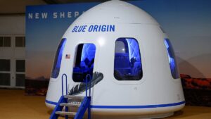杰夫·贝佐斯 （Jeff Bezos） 宣布航天公司蓝色起源 （Blue Origin） 全面裁员