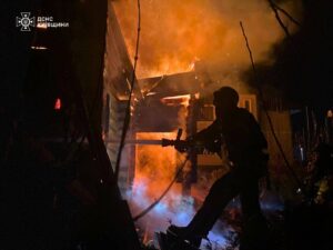 俄罗斯无人机袭击在布查区造成两名平民死亡，在哈尔科夫破坏房屋