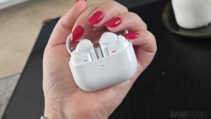 您不是唯一一个遇到 Galaxy Buds 3 Pro 充电问题的人