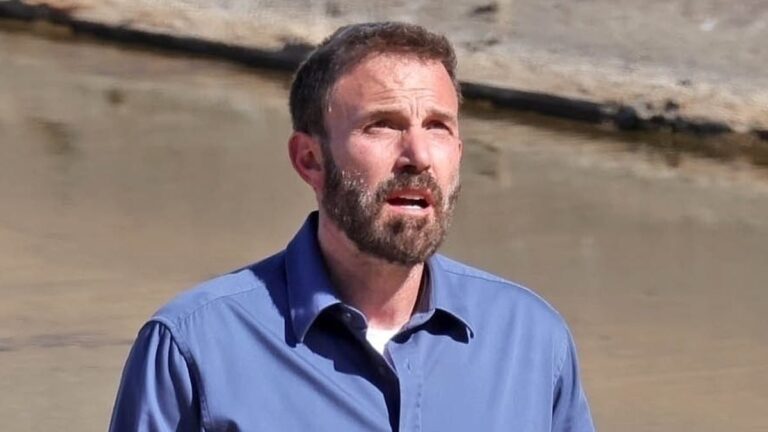 本·阿弗莱克 （Ben Affleck） 在洛杉矶河 （LA River） 的片场驾驶无人机，准备执导新电影《动物》（Animals）