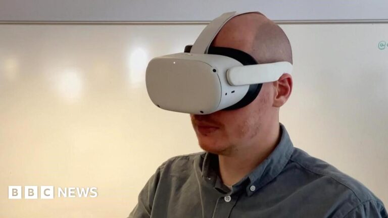 VR 护目镜让学生深入了解护理职业