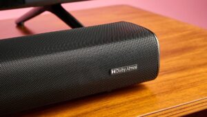我测试了超便宜的杜比全景声 （Dolby Atmos） 条形音箱与高级替代品，这就是为什么值得花额外的钱