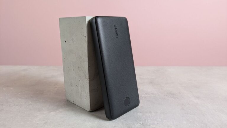 我测试了 Anker PowerCore Essential 20000，它非常适合为较小的设备充电，但其他功能不多