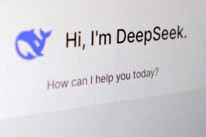 新加坡公司关注 DeepSeek 的好处，但对数据安全风险和 AI 偏见持谨慎态度