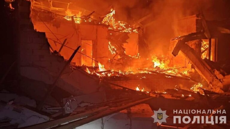 俄罗斯无人机袭击苏梅的房屋 – 照片、视频