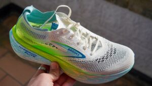 几周来，我一直穿着最快的 Brooks 跑鞋跑步——这就是为什么它可能是 Alphafly 杀手