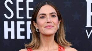 曼迪·摩尔 （Mandy Moore） 在洛杉矶大火中赞扬儿子格斯 （Gus） 的“韧性”，以情感丰富的 4 岁生日致敬