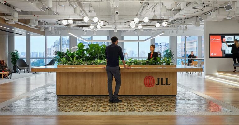 仲量联行报告称，随着 Ulbrich 希望从 AI 中获得“巨大的生产力提升”，JLL 实现两位数的增长