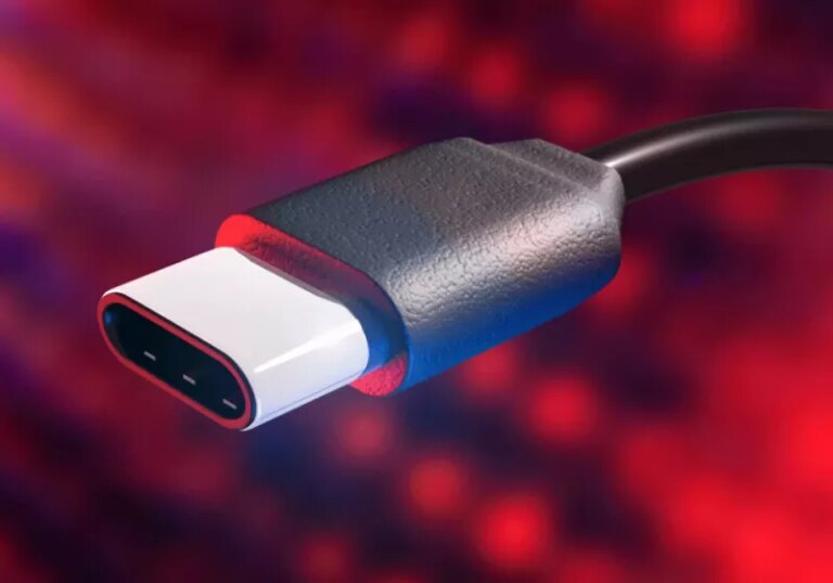 这款 Anker 4K USB-C 转 HDMI 适配器包括一个额外的 140W 充电端口，带有 Thunderbolt 5