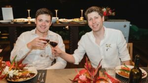 山姆·奥特曼 （Sam Altman） 欢迎男婴，在 X 上分享出生公告：“他来得早”