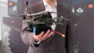 乌克兰装甲公司开发了一款基于 60 毫米地雷的 FPV 无人机
